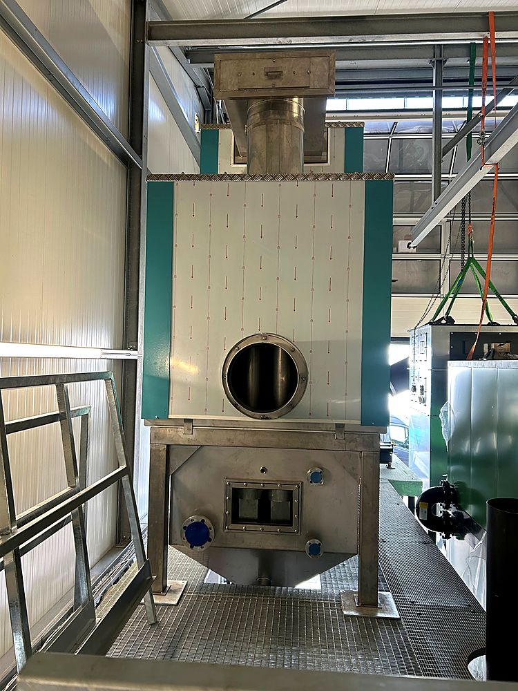 Neoxan Kombifilter mit Kondensationsstufe in einer Industriehalle